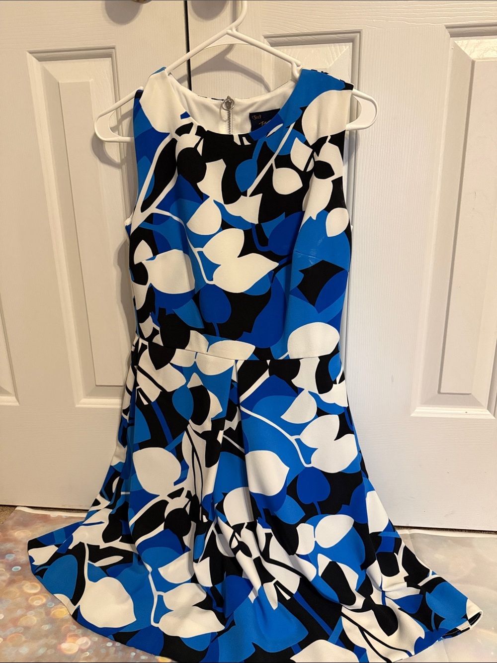 Just Taylor Blue White Black Floral Fit & Flare Dress size 6